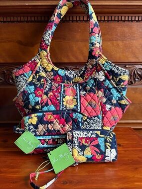 NWT Vera Bradley “Happy Snails ” Tote/ Wallet/ Cosmetic Bag